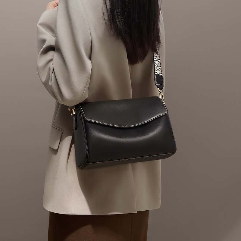 3色|牛革斜め掛けバッグ|レザーショルダーバッグ|レザーサコッシュ