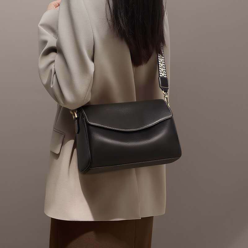 3色|牛革斜め掛けバッグ|レザーショルダーバッグ|レザーサコッシュ