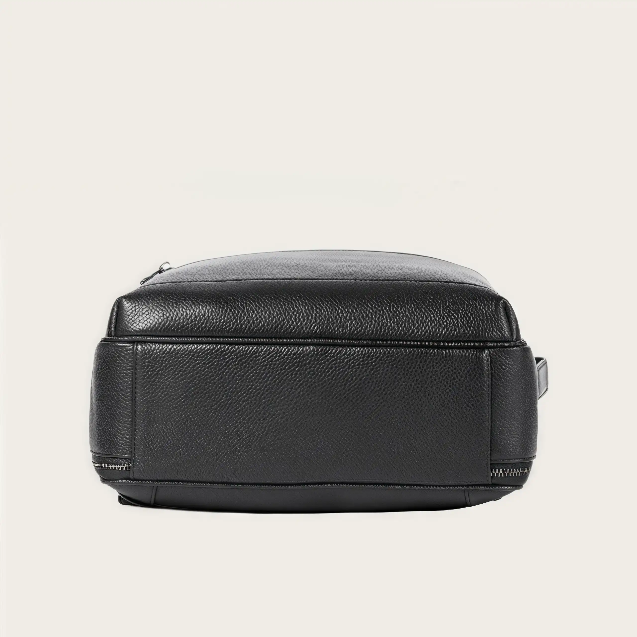 「横持ち・縦持ち・肩掛け」3WAY|牛革のビジネスリュック|大容量|ビジネス通勤に最適