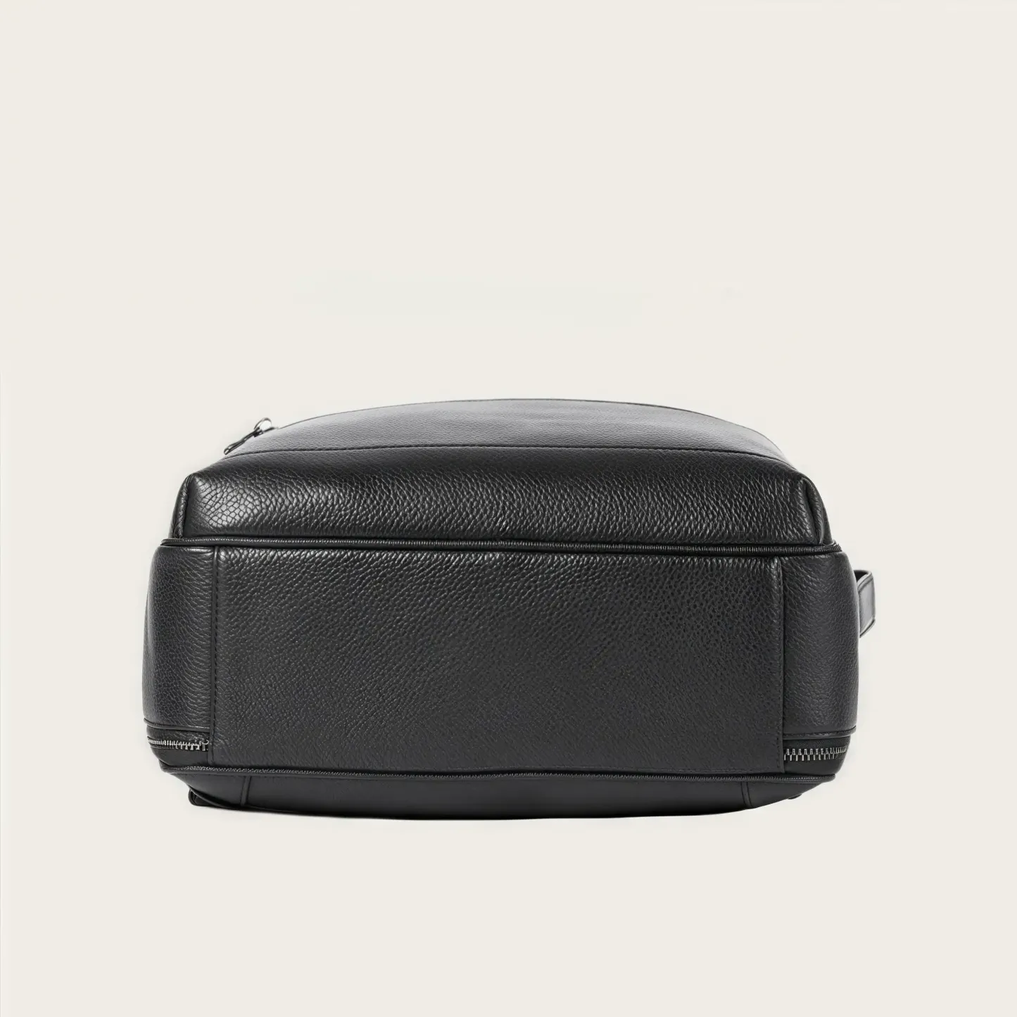 「横持ち・縦持ち・肩掛け」3WAY|牛革のビジネスリュック|大容量|ビジネス通勤に最適