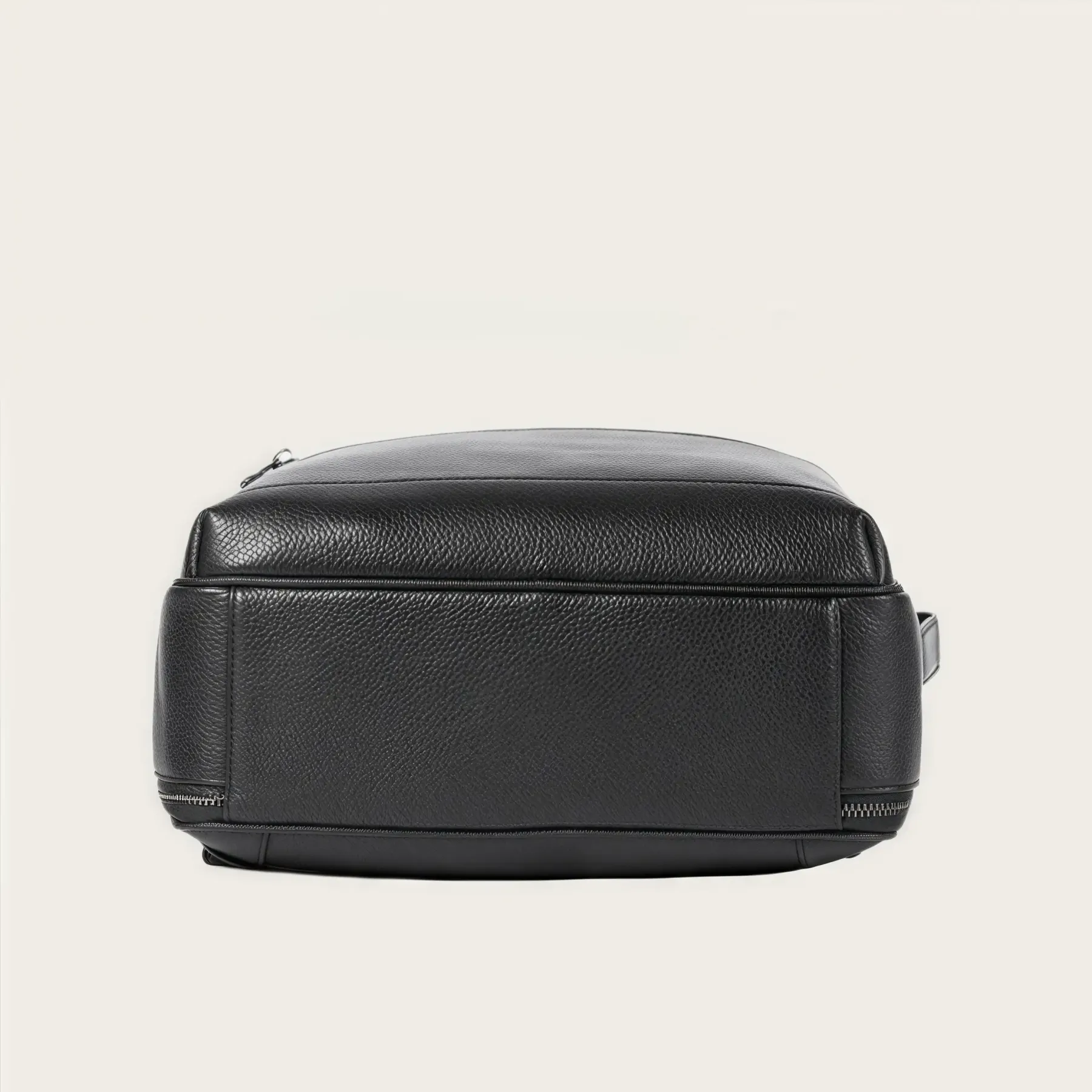 「横持ち・縦持ち・肩掛け」3WAY|牛革のビジネスリュック|大容量|ビジネス通勤に最適