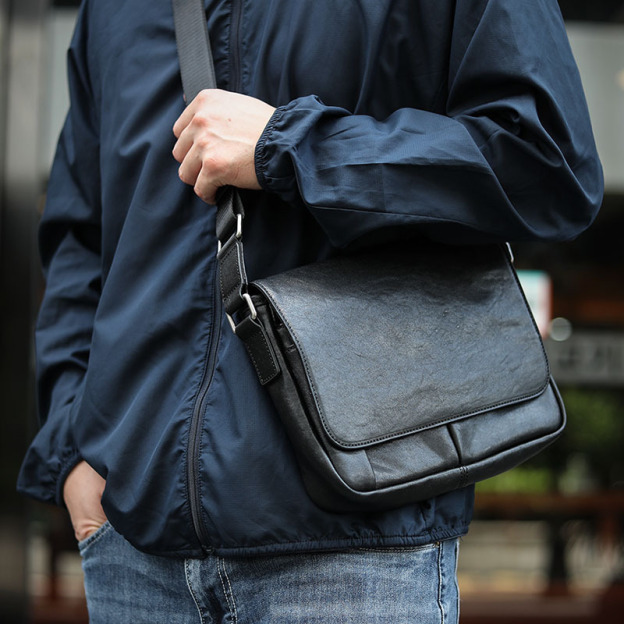 植物タンニン鞣しの牛革ショルダーバッグ-XK3086532HD