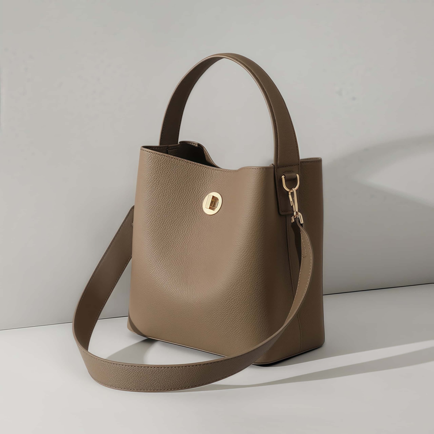 高級感溢れる！カーキ|黒|2色|3WAY|厚みある柔らかい天然牛革製ハンドバッグ兼ショルダーバッグ|2本の肩ベルト付属