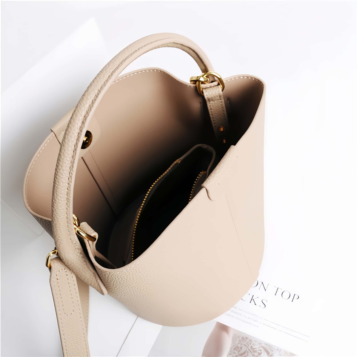 上品なデザイン！•4色•上質な厚手な天然軟めな牛革ハンドバッグ•牛革ショルダーバッグ