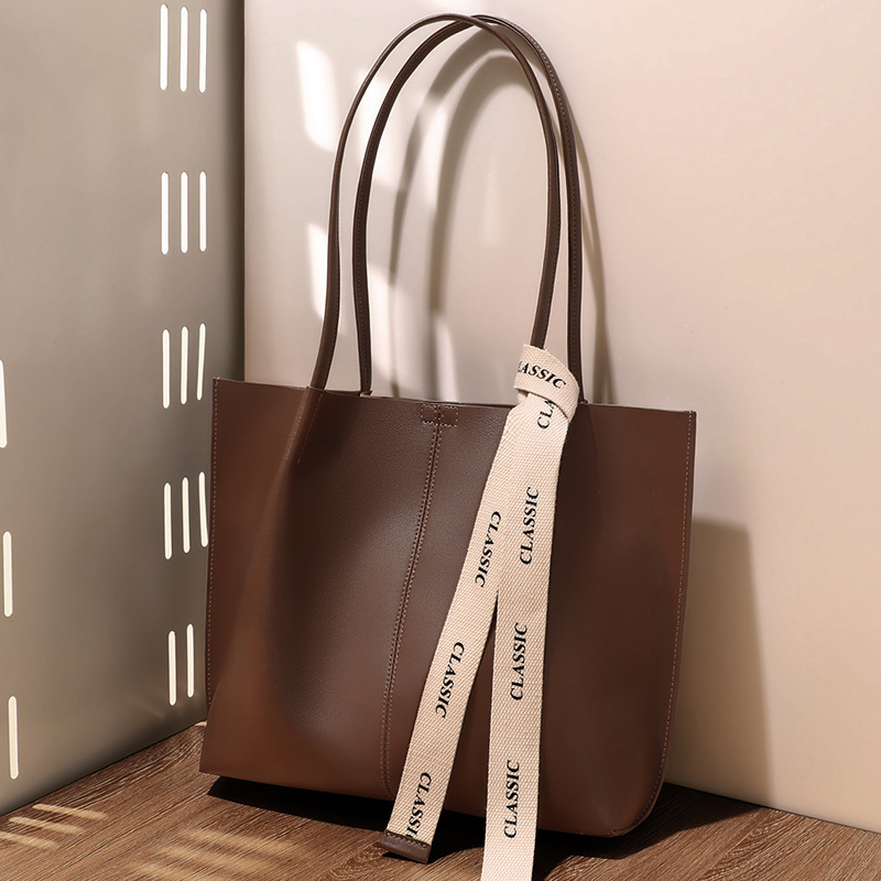 エレガントな牛革製トートバッグ ！通勤や旅行に最適の大容量仕様