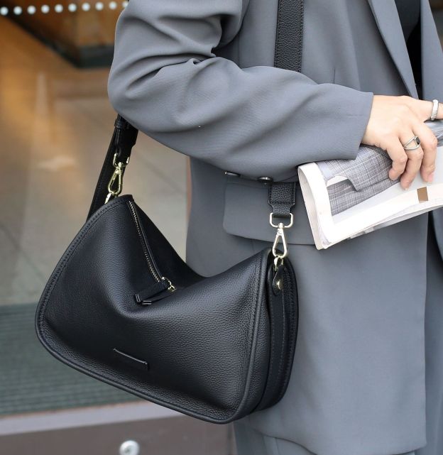 |黒|カラメル|グリーン|4色|牛革ショルダーバッグ