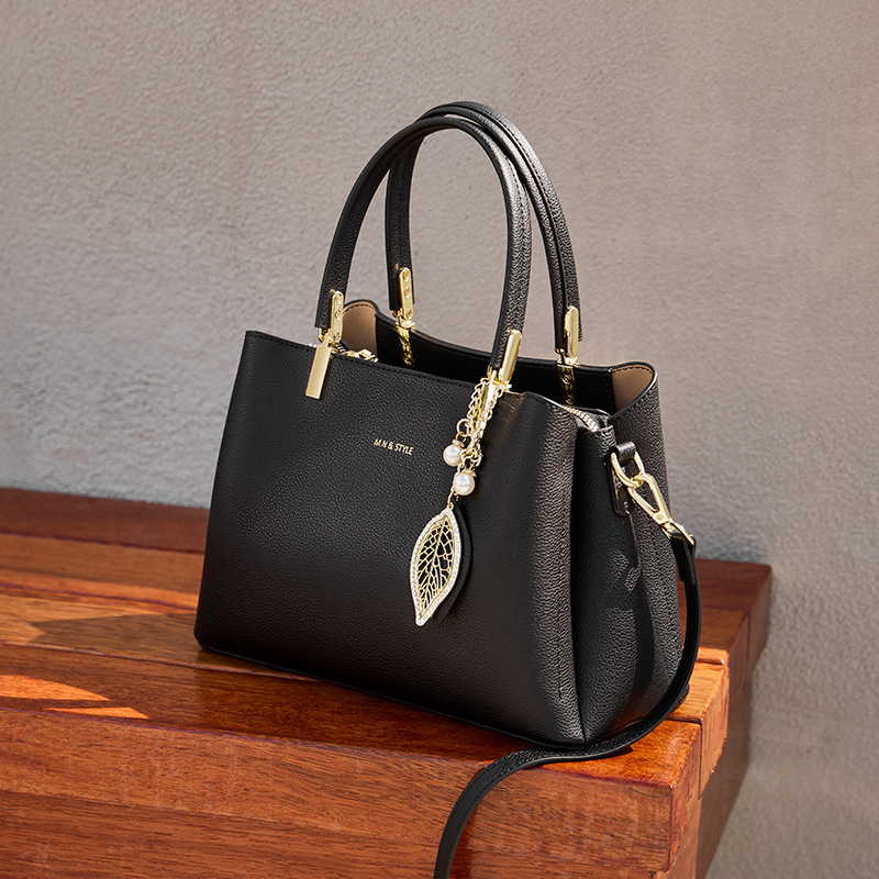 季節の新作！•贅沢感•青|黒|ワインレッド|3色•天然牛革ハンドバッグ•牛革ショルダーバッグ