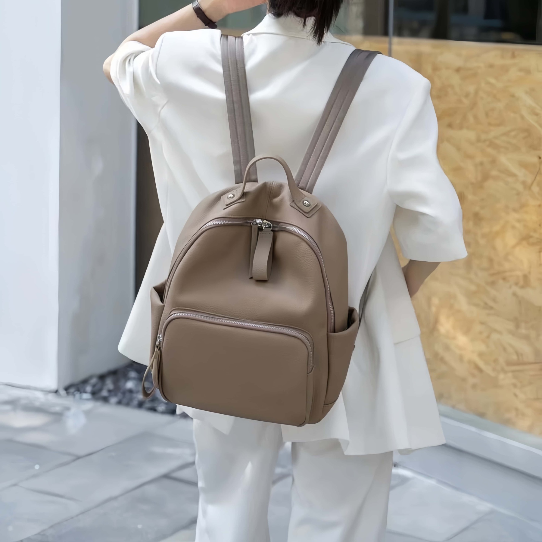 新作•トレンディ!•厚みのある柔らかい牛革リュックサック