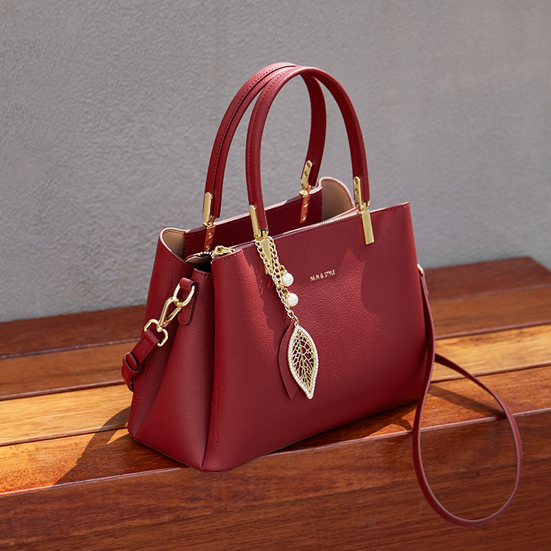 季節の新作！•贅沢感•青|黒|ワインレッド|3色•天然牛革ハンドバッグ•牛革ショルダーバッグ