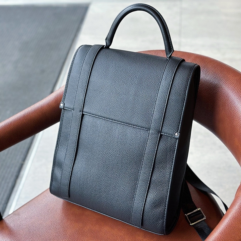 新発売 ！•3色•ユニセックス•天然牛革リュックサック