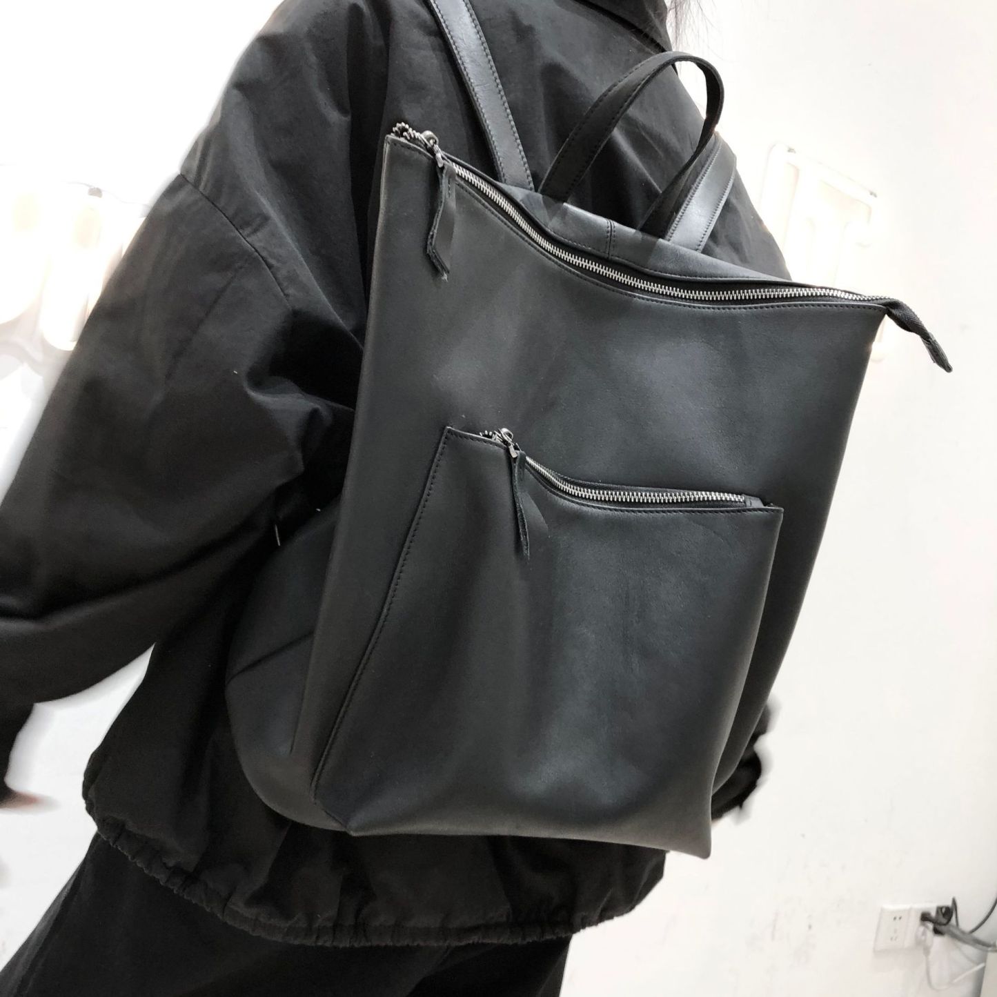 「ミニマリズム スタイル ！」•黒•ユニセックス•天然牛革リュックサック