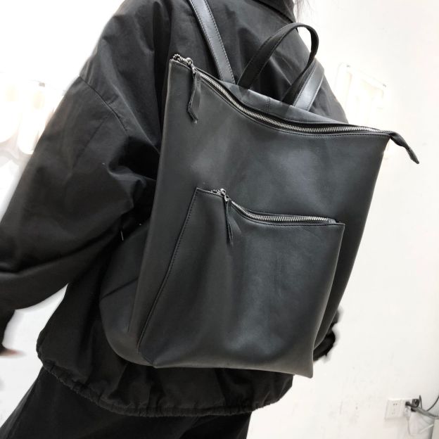 「ミニマリズム スタイル ！」•黒•ユニセックス•天然牛革リュックサック