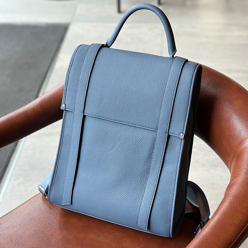 新発売 ！•3色•ユニセックス•天然牛革リュックサック