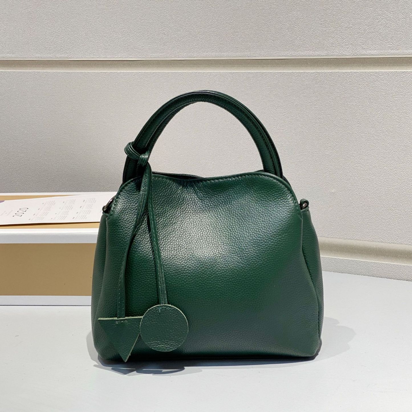 レトロ•厚みのある柔らかい天然牛革ショルダーバッグ•牛革ハンドバッグ