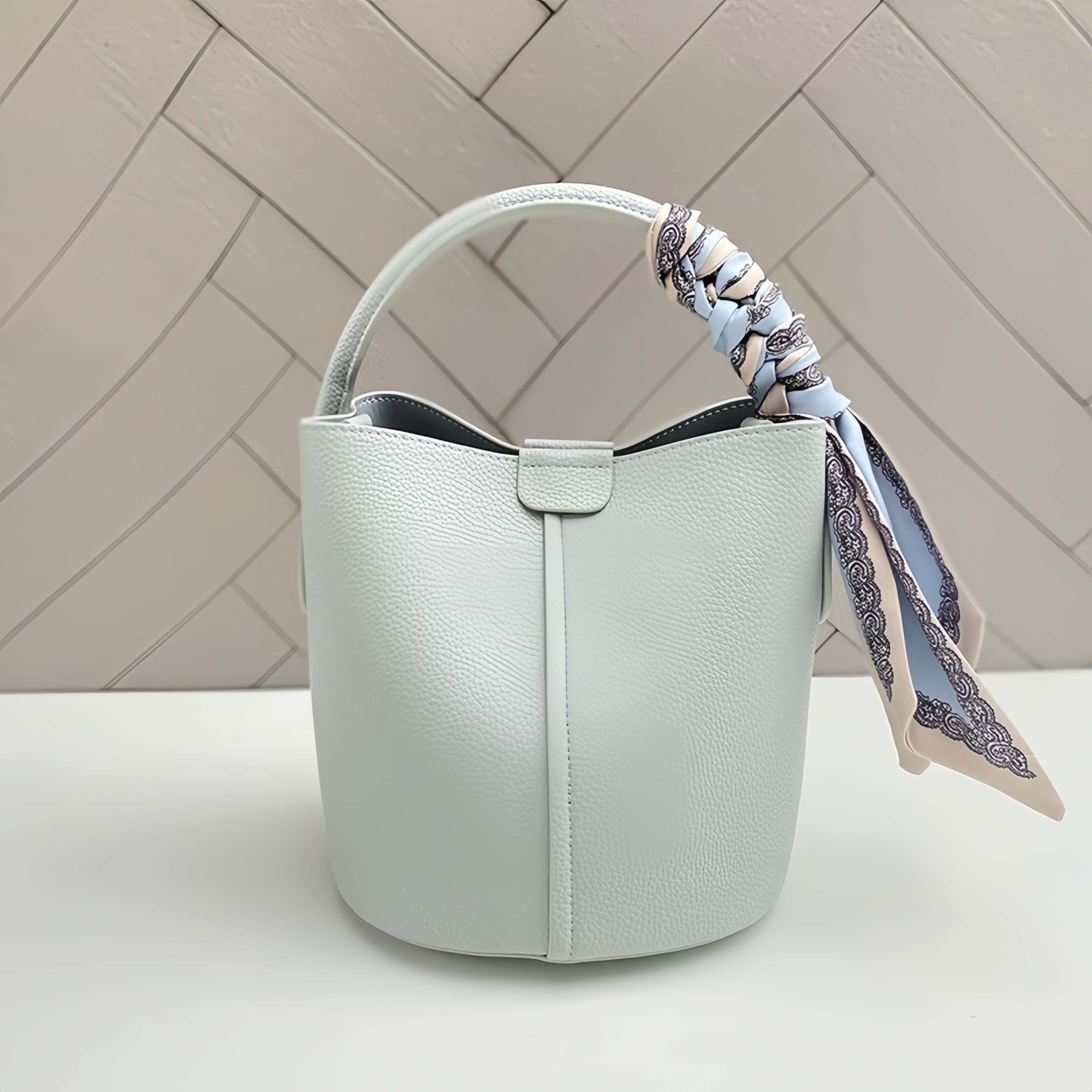 上品なデザイン！•4色•上質な厚手な天然軟めな牛革ハンドバッグ•牛革ショルダーバッグ