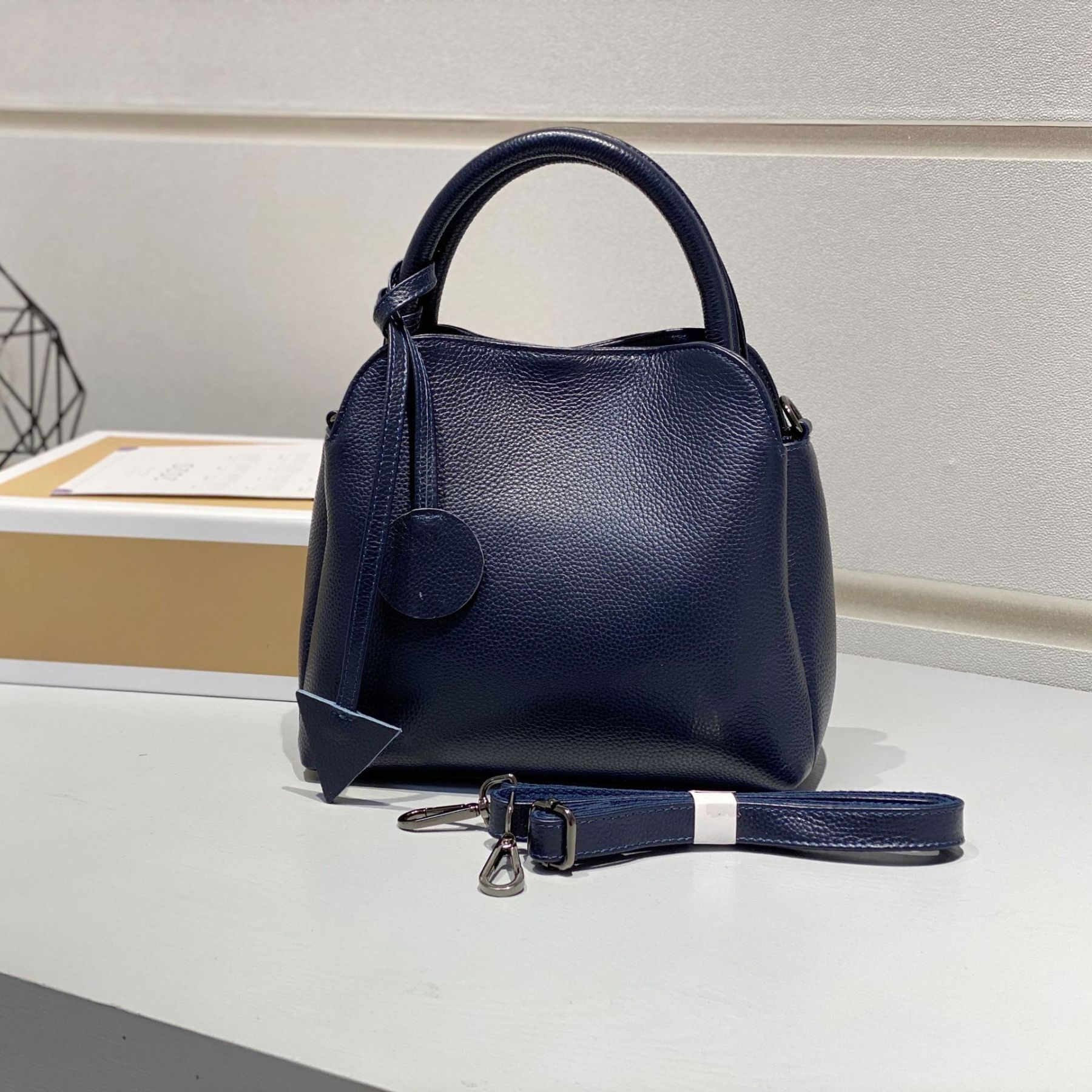 レトロ•厚みのある柔らかい天然牛革ショルダーバッグ•牛革ハンドバッグ