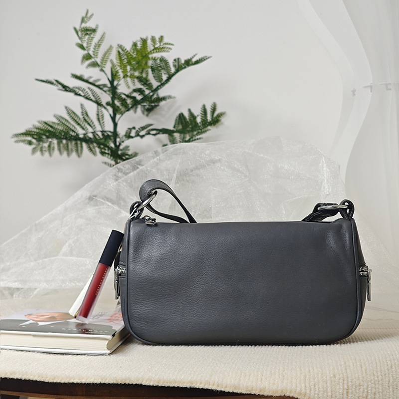 ユニセックス※ 黒|茶|グレー|3色※天然牛革ショルダーバッグ