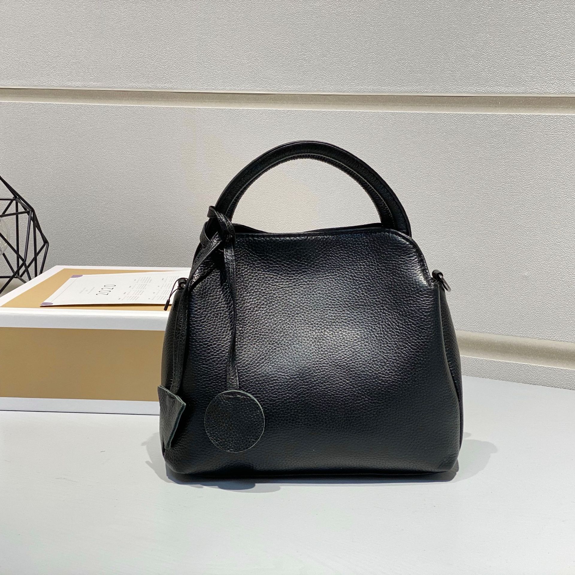 レトロ•厚みのある柔らかい天然牛革ショルダーバッグ•牛革ハンドバッグ