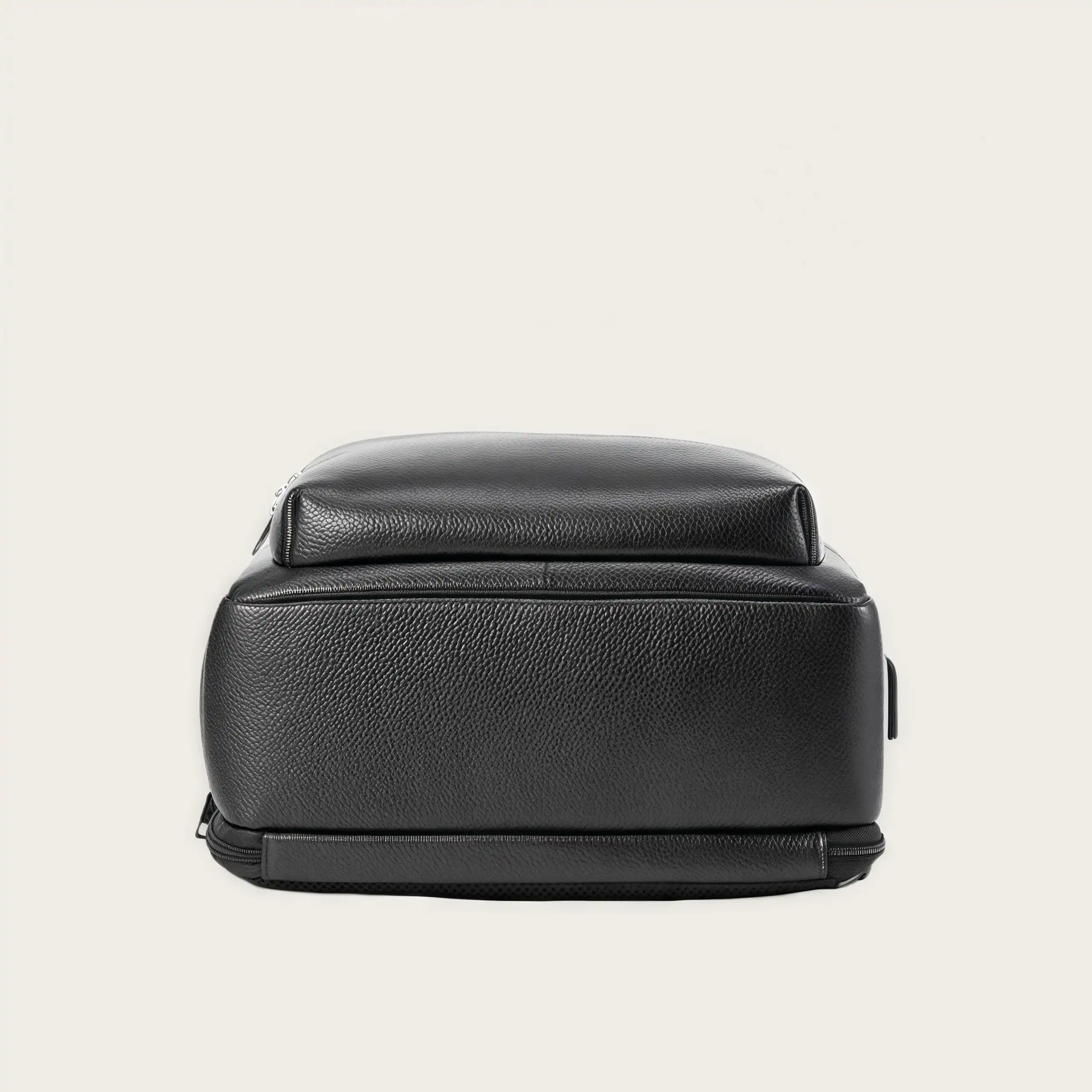 【シンプルヴィンテージ風】牛革バックパック｜通勤・ビジネス旅行に適した大容量仕様｜15.6インチ PC 収納可