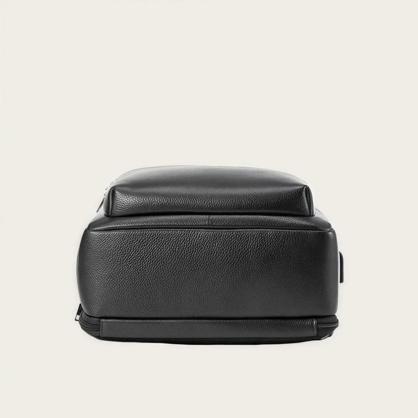 【シンプルヴィンテージ風】牛革バックパック｜通勤・ビジネス旅行に適した大容量仕様｜15.6インチ PC 収納可