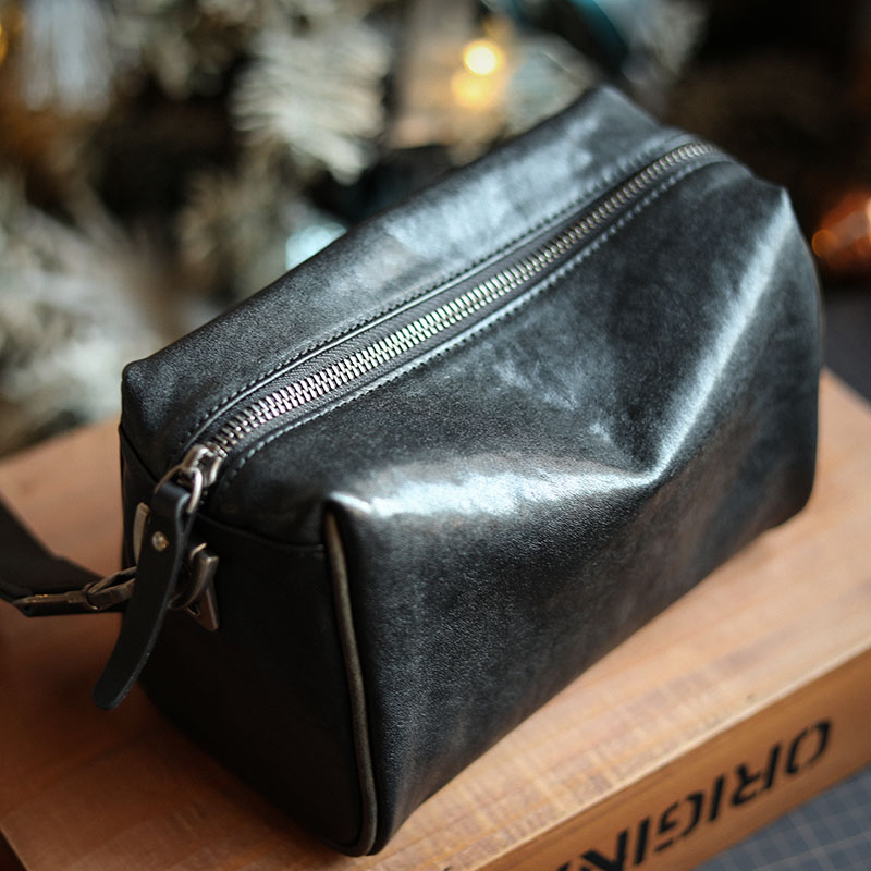 植物タンニン鞣しの天然牛革ショルダーバッグ、ボディバッグ・ウエストバッグ、クラッチバッグ XK2056312HD