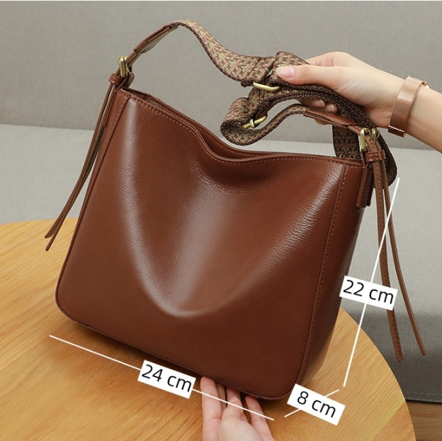 茶|カラメル|黒|3色•植物鞣し天然牛革ショルダーバッグ•牛革肩がけかばんバッグ