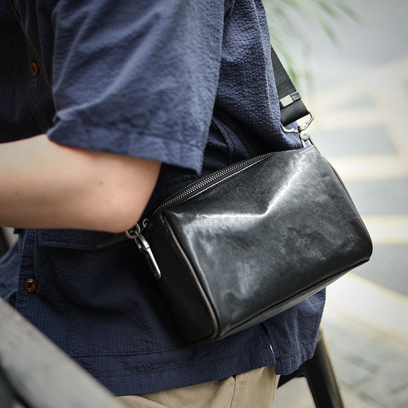 植物タンニン鞣しの天然牛革ショルダーバッグ、ボディバッグ・ウエストバッグ、クラッチバッグ XK2056312HD