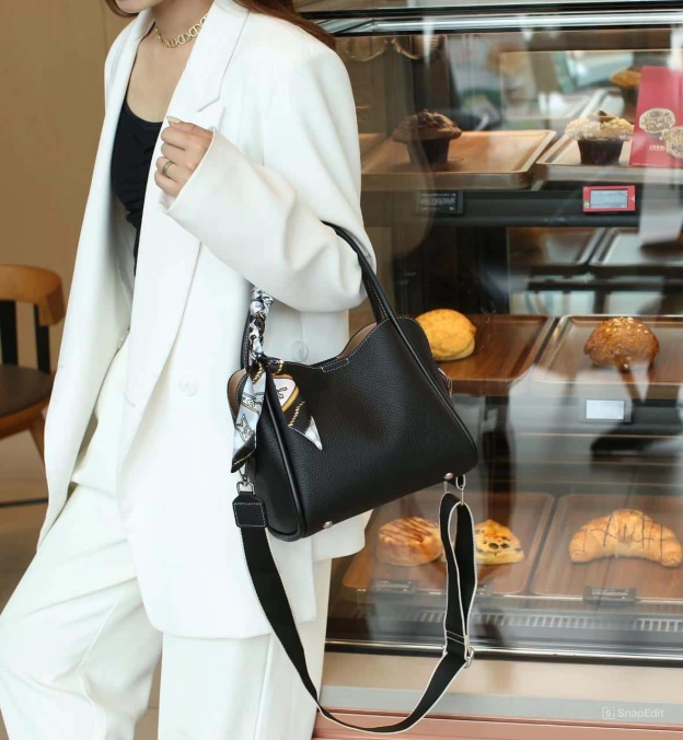 •優雅な感じ !•上質な天然牛革斜ショルダーバッグ•ハンドバッグ