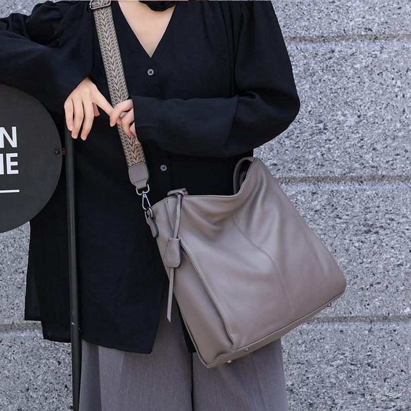 おしゃれで素敵！グレー|黒|茶|3色•3WAY•植物鞣し牛革ハンドバッグ•牛革トートバッグ