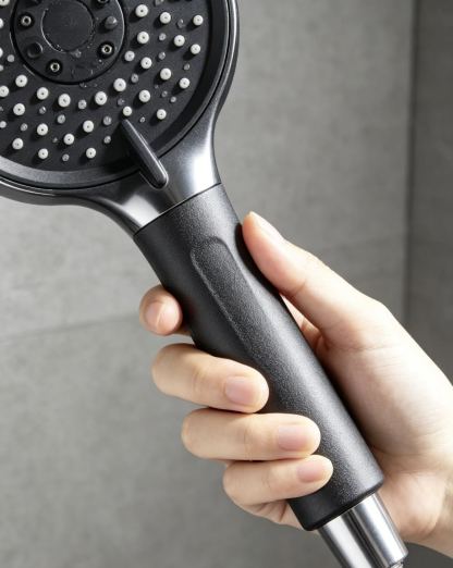 Punch-free super-pressurized shower head