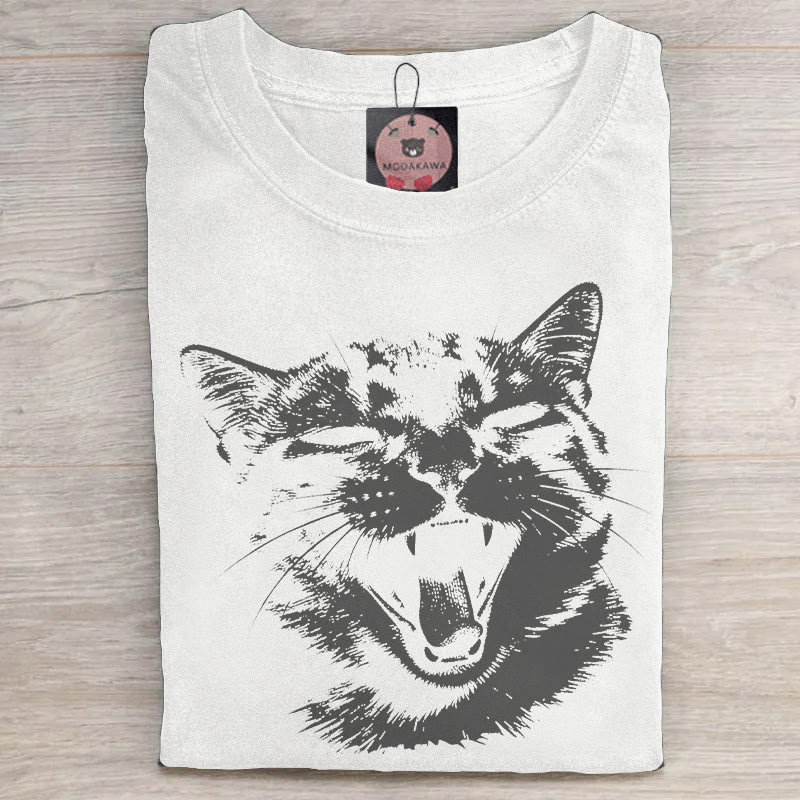 MODAKAWA 口を開けた猫のグラフィック ユニセックス ヴィンテージウォッシュTシャツ - White - 5XL - image 3