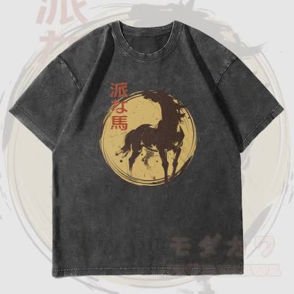 MODAKAWA マジェスティックホースグラフィック ユニセックス ヴィンテージウォッシュTシャツ - 黒 - 4XL - image 4