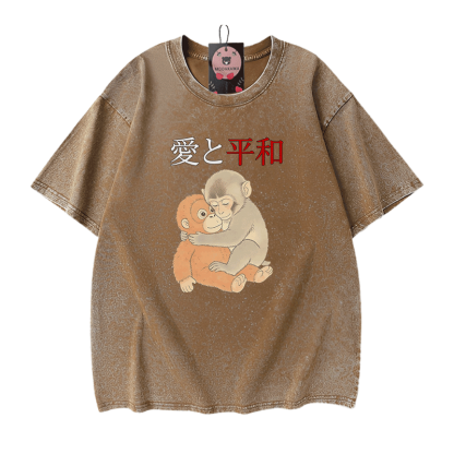 ピース・ラブ・ハグ・パンチ・モンキー・グラフィックModakawaヴィンテージウォッシュ加工綿100% Tシャツ - Brown - 5XL - image 7