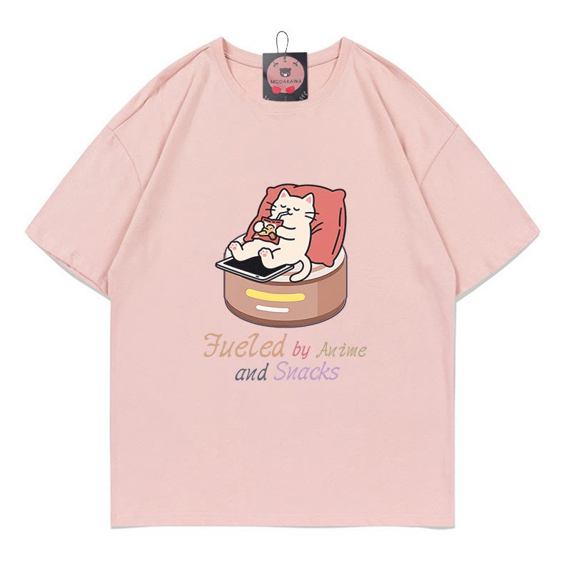 FUELED BY ANIME AND SNACKS！キティプリント100%綿ModakawaTシャツ - Pink - 5XL - image 3