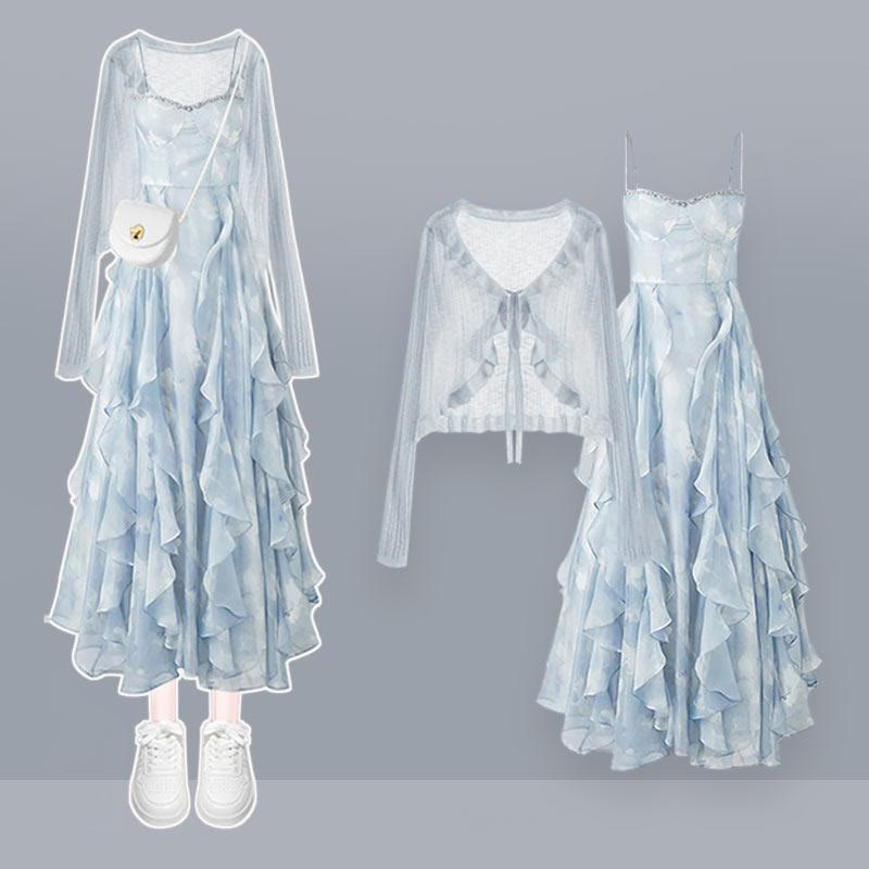 ブルーのレースアップカーディガンとフリルのスリップドレスのマッチングアウトフィット - image 1