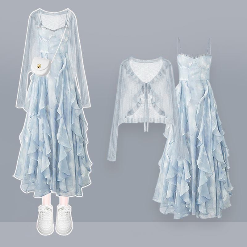 ブルーのレースアップカーディガンとフリルのスリップドレスのマッチングアウトフィット - image 1