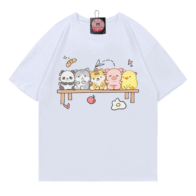 動物たちが一列に並んで座っているプリントのModakawaTシャツ - White - 5XL - image 2