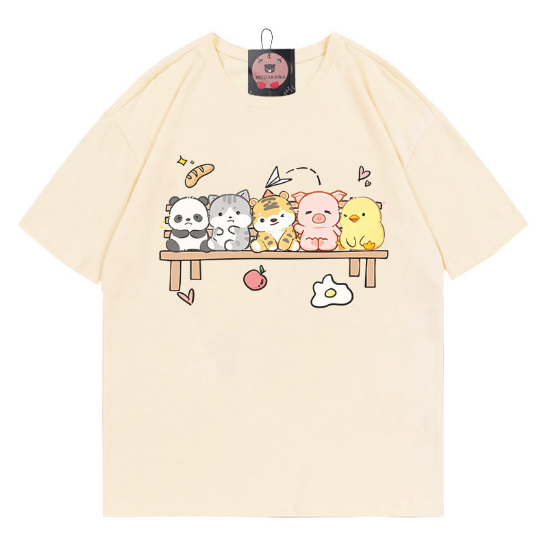 動物たちが一列に並んで座っているプリントのModakawaTシャツ - Apricot - 5XL - image 1