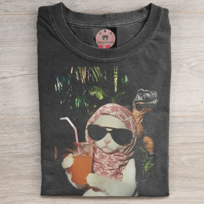 バケーションキャットグラフィック ユニセックス ヴィンテージウォッシュドTシャツ - Black - 5XL - image 1