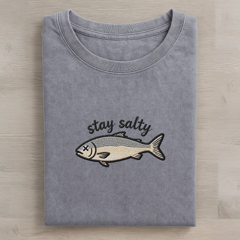 STAY SALTY デッドフィッシュ グラフィック ユニセックス ヴィンテージ ウォッシュド Tシャツ - Grey - 5XL - image 2