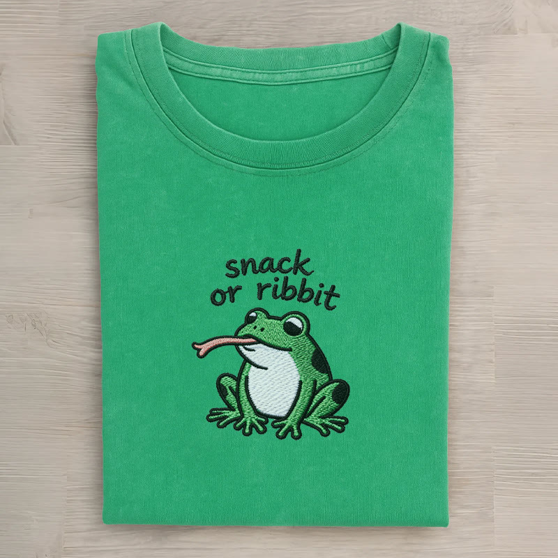 SNACK OR RIBBIT カエルグラフィック ユニセックス ヴィンテージ ウォッシュド Tシャツ - Green - 5XL - image 2