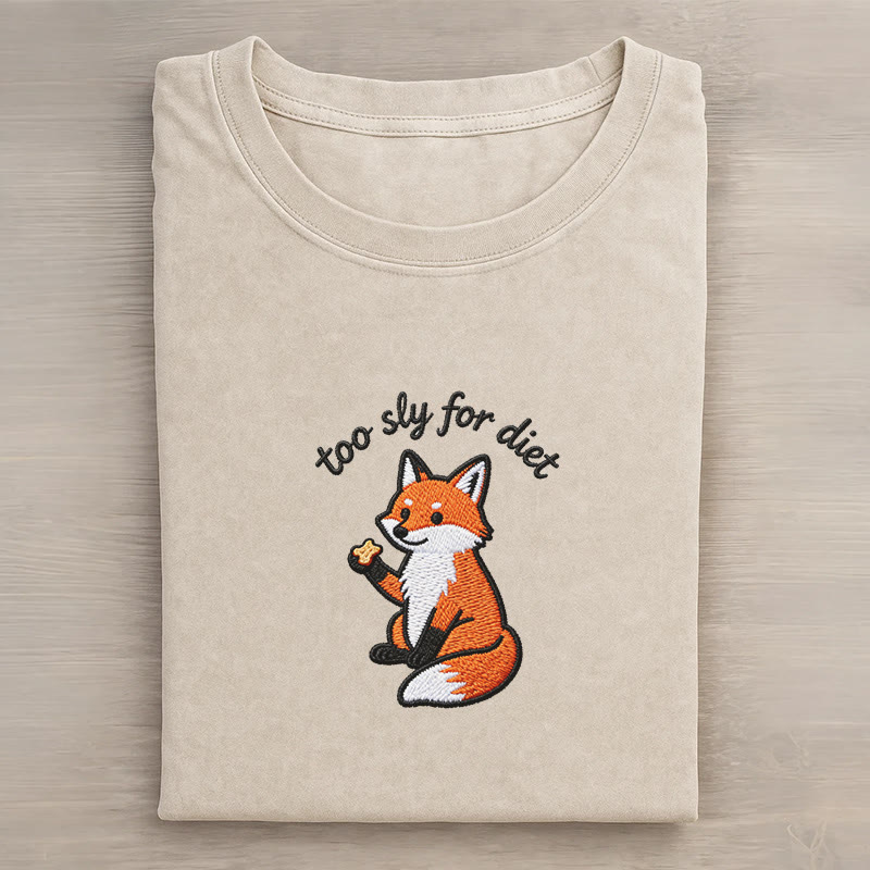 TOO SLY FOR DIET イーティングフォックスグラフィック ユニセックス ヴィンテージウォッシュTシャツ - Apricot - 5XL - image 2