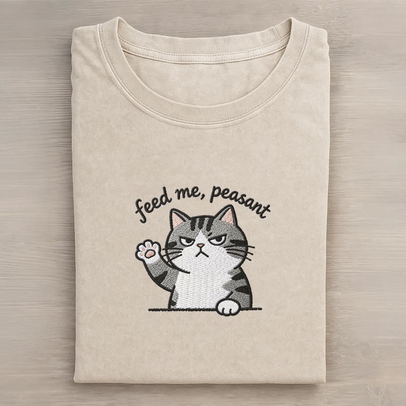 FEED ME, PEASANT 猫の足跡グラフィック ユニセックス ヴィンテージ ウォッシュ加工 Tシャツ - Apricot - 5XL - image 2