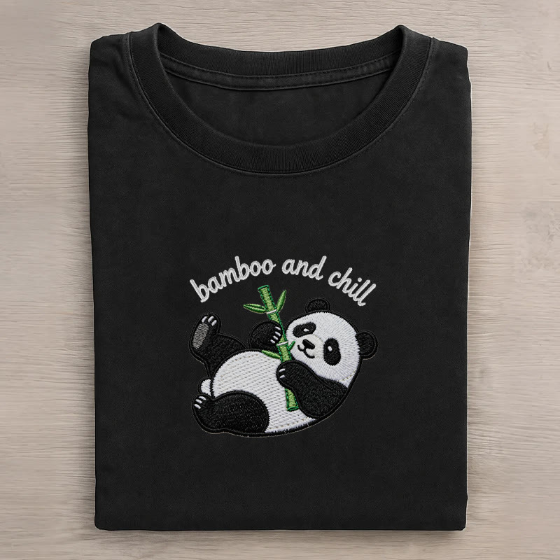 BAMBOO AND CHILL パンダグラフィック ユニセックス ヴィンテージウォッシュTシャツ - Black - 5XL - image 1
