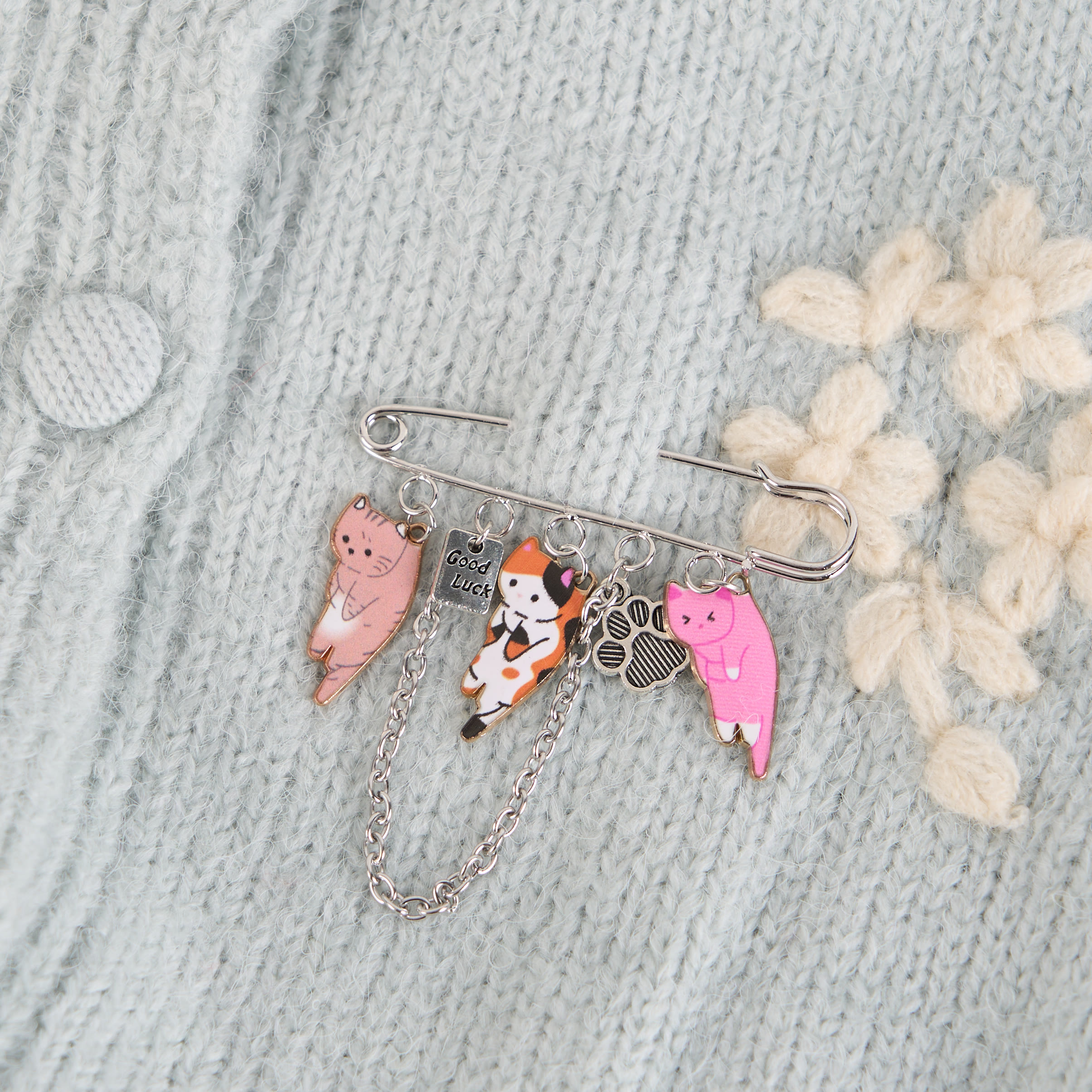 かわいい猫の安全ピンブローチ - バッグ、セーター、ギフトに最適な、猫と肉球のかわいい幸運のお守り - あ - フリー - image 1