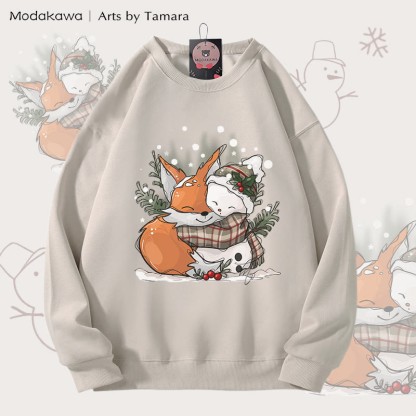 MODAKAWA X Arts by Tamara Fox 雪だるまを抱きしめるクリスマスグラフィック ユニセックス スウェットシャツ - Light Beige - 5XL - image 1
