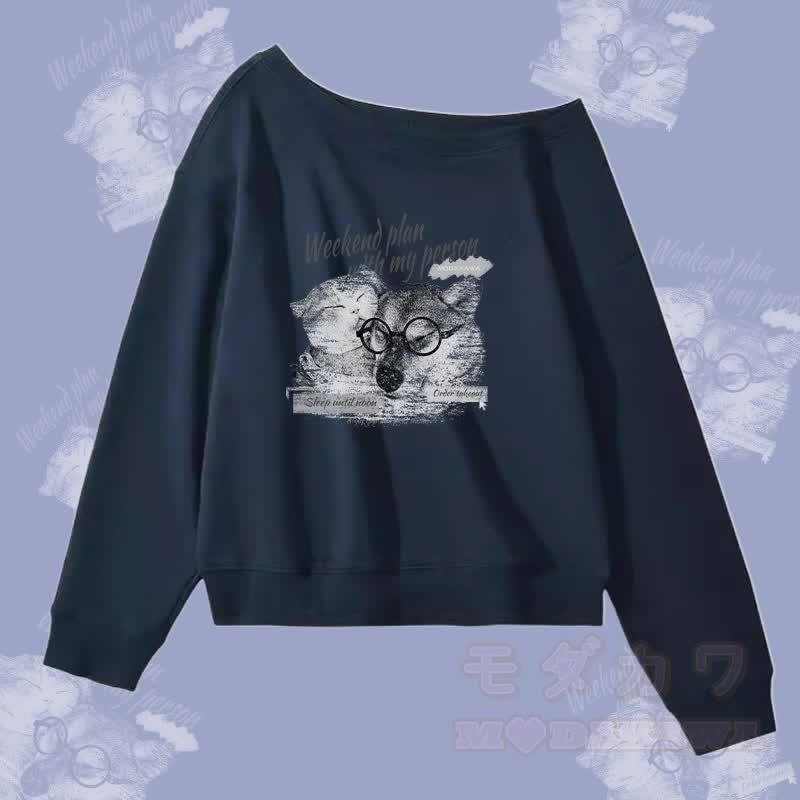MODAKAWA WEEKEND PLAN WITH MY PERSON パピーキティ グラフィック オフショルダー スウェットシャツ - 紫がかった青 - L - image 2
