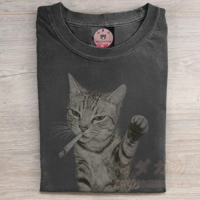 MODAKAWA スモーキングキャットグラフィック ユニセックス ヴィンテージウォッシュTシャツ - 黒 - 5XL - image 1