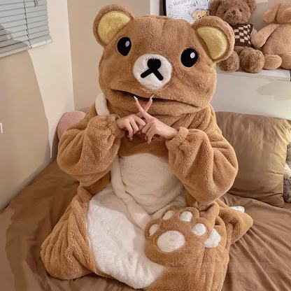 おもしろクマのぬいぐるみフード付きワンジーパジャマ - image 1