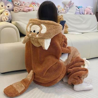 レッサーパンダのぬいぐるみフード付きワンジーパジャマ - image 1